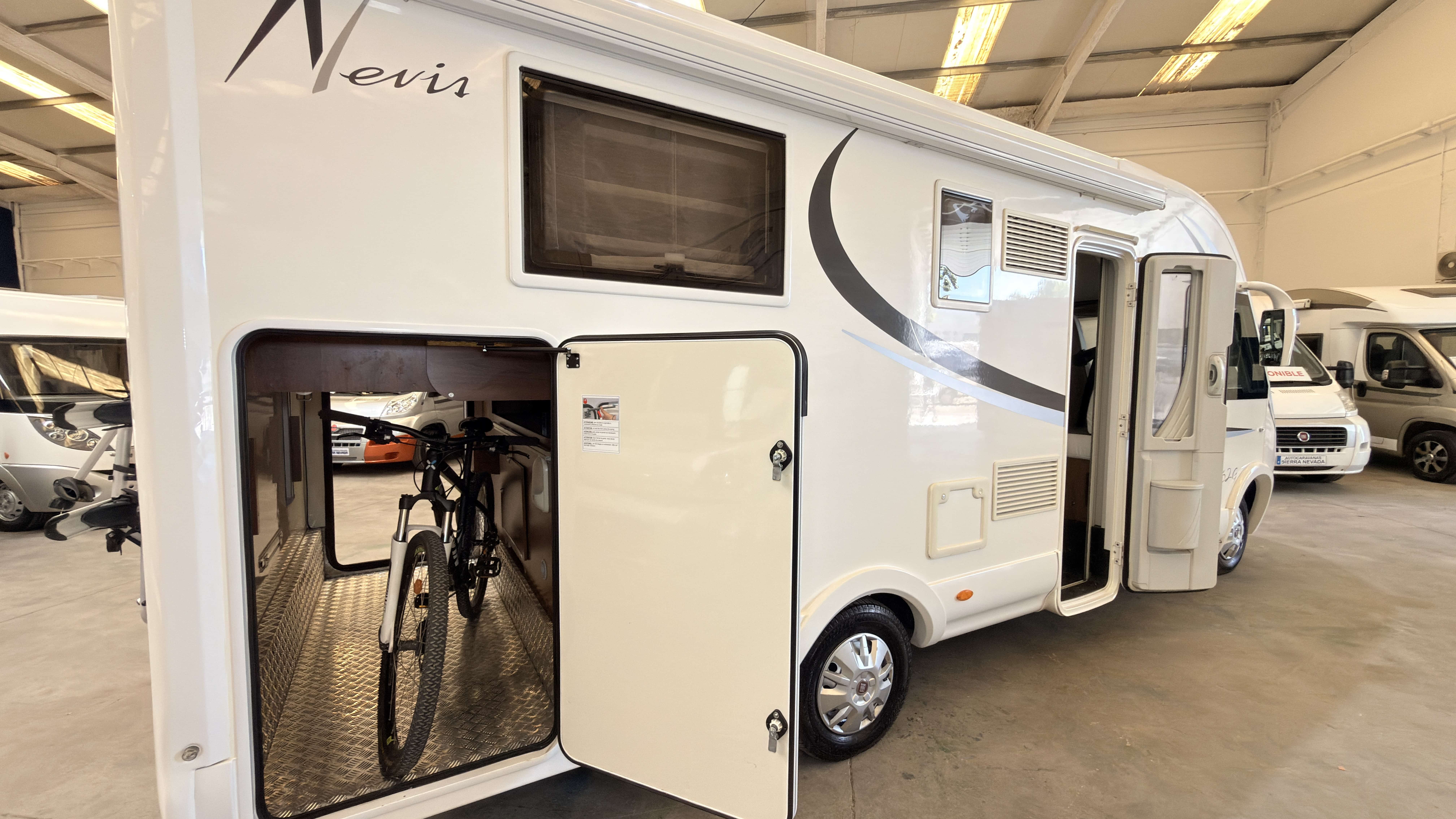 MCLOUIS NEVIS 862G E26/60 - autocaravana de segunda mano